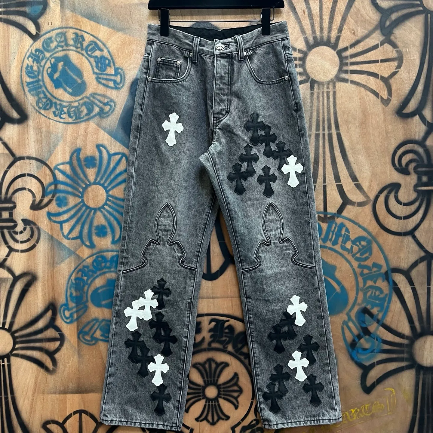 P720 Chrome Hearts Limited Series New City Limited Jeans Chrome Hearts City Limited Jeans vintage levis American made 501 505 517 base version remake Levis American made 501 base version Imported sheepskin 925 silver remake Customers provide waist and trousers length or height and weight The studio will select the most suitable base version for you to remake There are many people doing remakes in the market Don’t belittle or comment The difference is visible to the naked eye See more and compare for yourself #CHROME HEARTS Unisex style